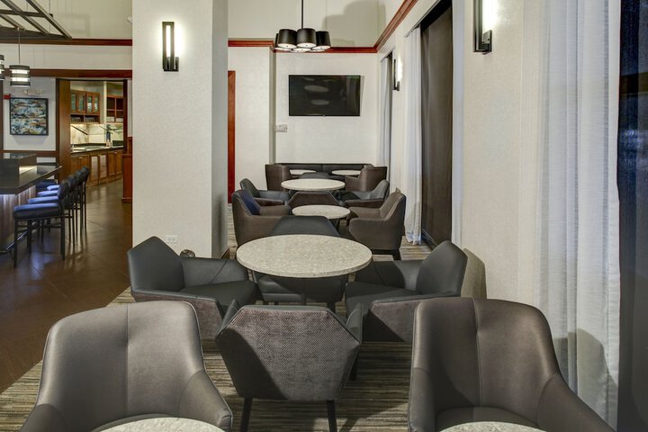 Lounge 39 of 42