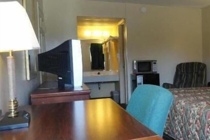 Room 13 of 23