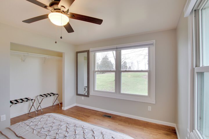 Chic Ste Genevieve Home w / Nice Interior Amenities