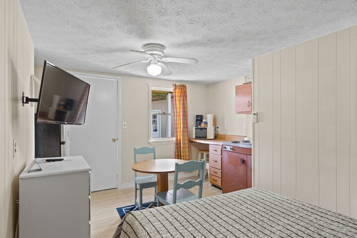 Beach Motel & Suites