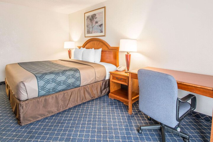 Room 11 of 27