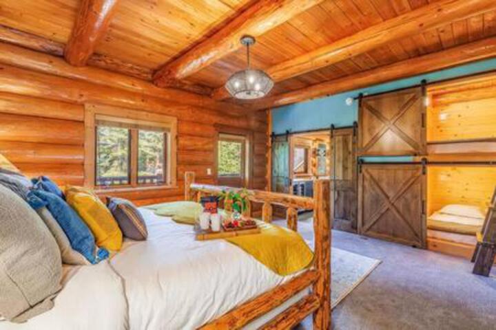 Luxury Family Cabin at Summit West
