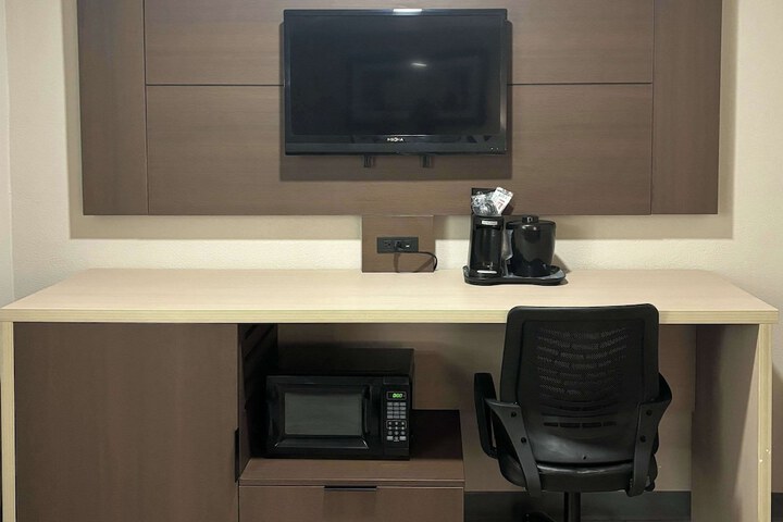 Room 27 of 49