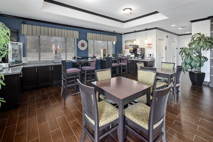 Super 8 by Wyndham Carthage TX