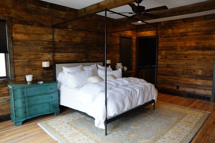 Room 28 of 47