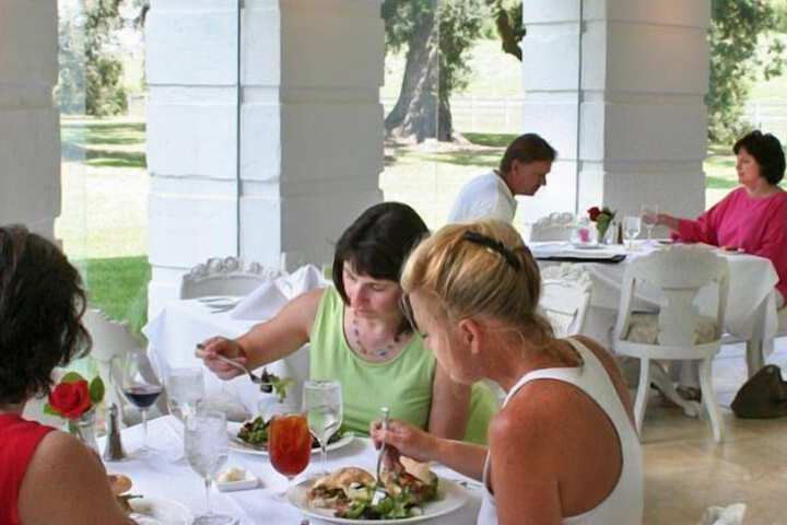 Dining 39 of 47