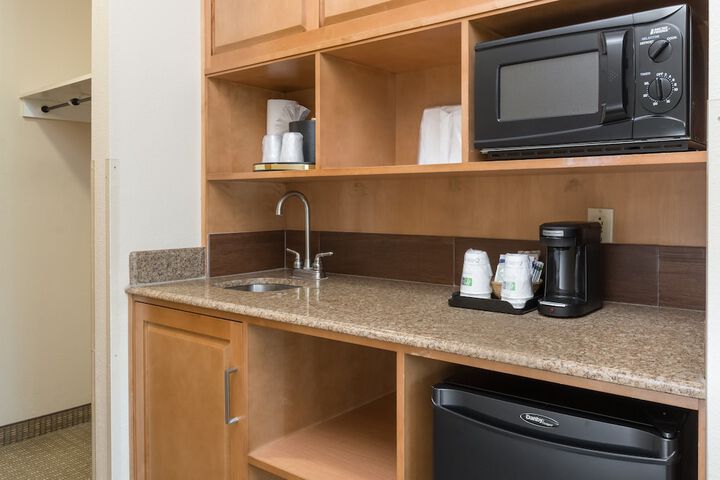 Holiday Inn Express & Suites Santa Clara-Silicon Valley by IHG
