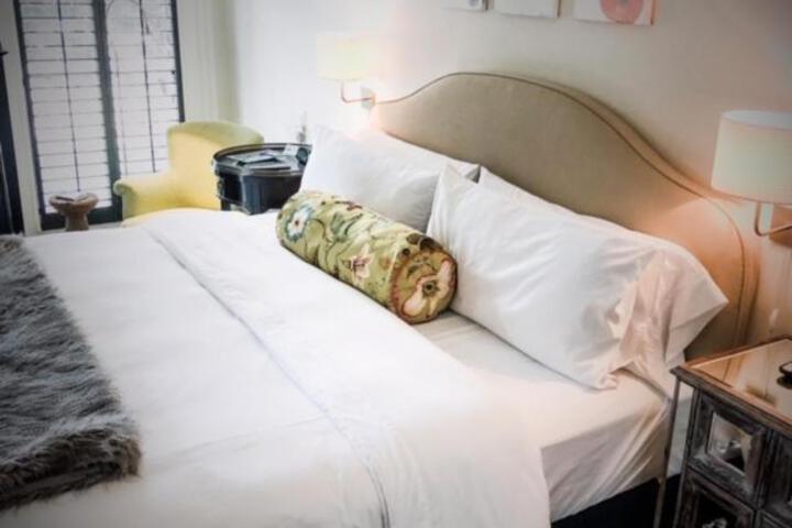 Elmwood 1820 Bed & Breakfast Inn