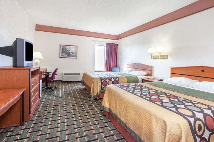 Room 10 of 14