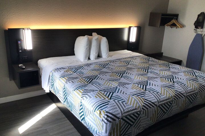 Room 15 of 15