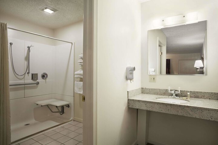 Room 15 of 46