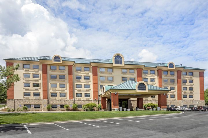 Hotel 2 of 48