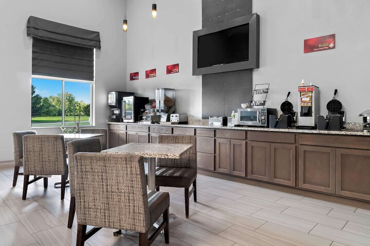 Best Western Plus Flint Airport Inn & Suites