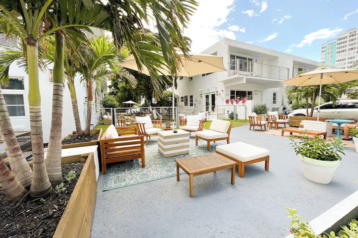 Hotel Exterior 50 of 55