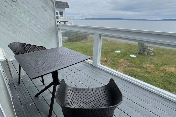 Tides Inn & Suites