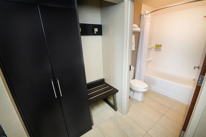 Room 42 of 58