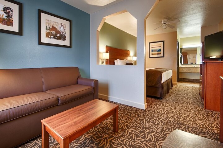 Room 9 of 16