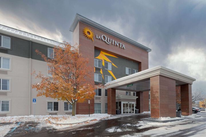La Quinta Inn & Suites by Wyndham Detroit Utica