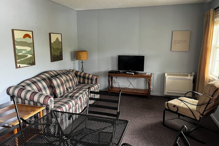 Room 12 of 25