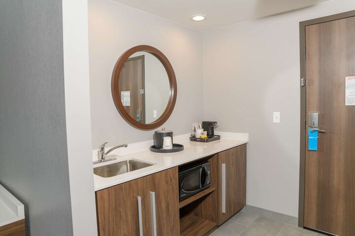 Hampton Inn & Suites Erie Bayfront