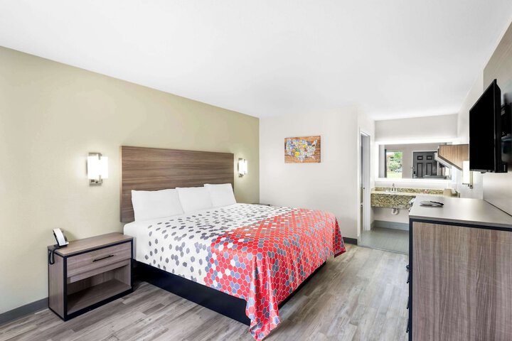 Room 32 of 40