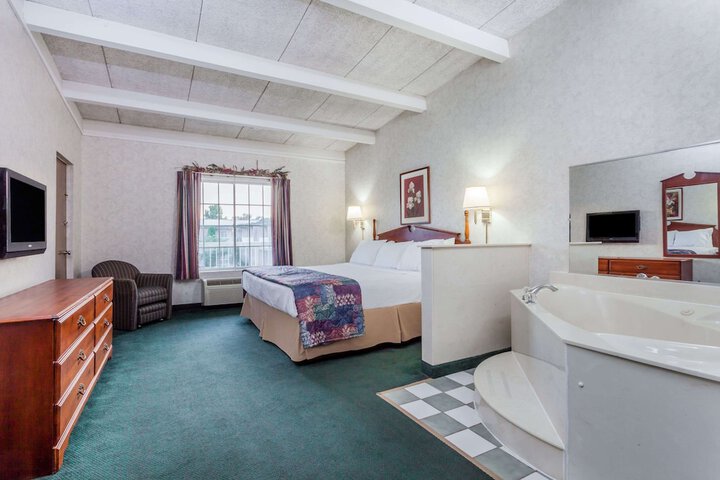 Room 13 of 15