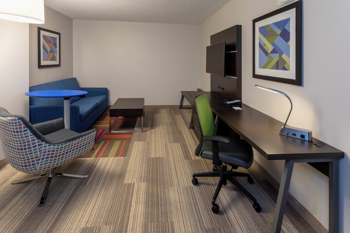 Holiday Inn Express & Suites Vadnais Heights by IHG