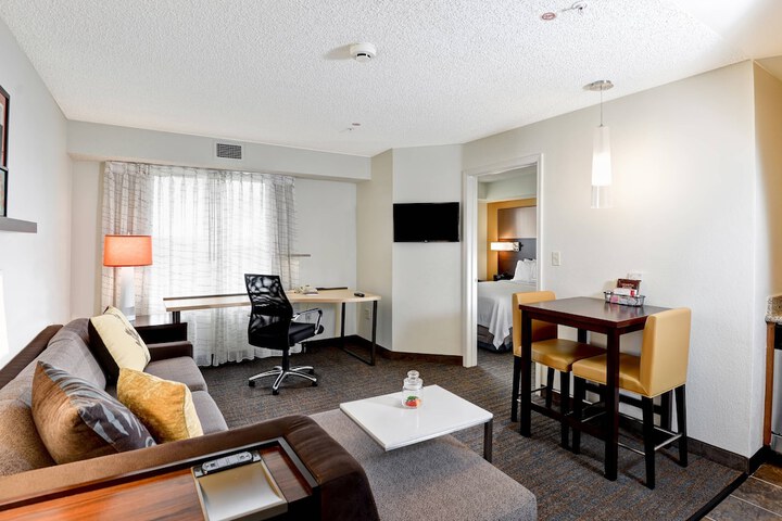 Room 16 of 27