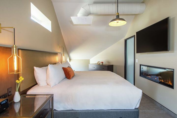 Room 45 of 77