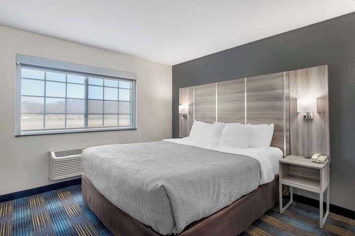 Quality Inn & Suites Fort Madison near Hwy 61