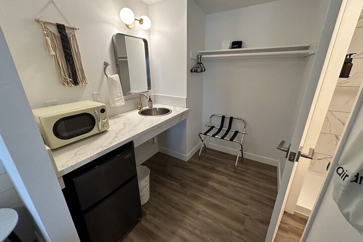 Room 13 of 26