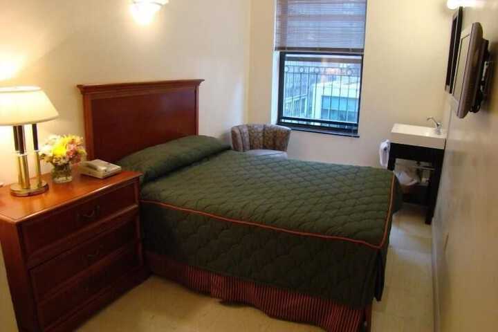 Room 23 of 40