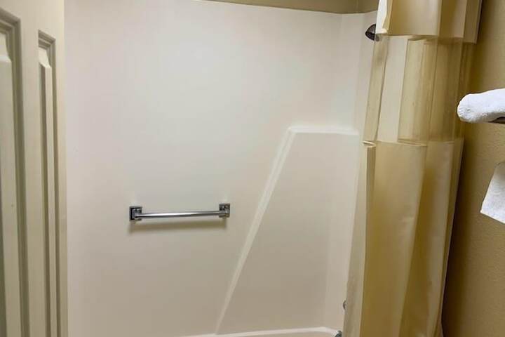 Room 3 of 10