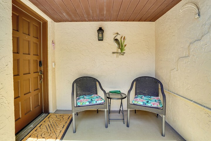 Walk to Restaurants: Downtown Leesburg Townhome!
