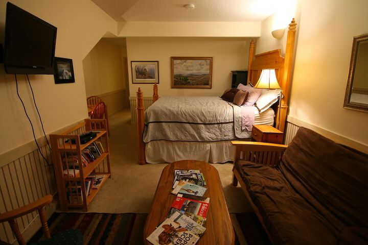 Room 10 of 12