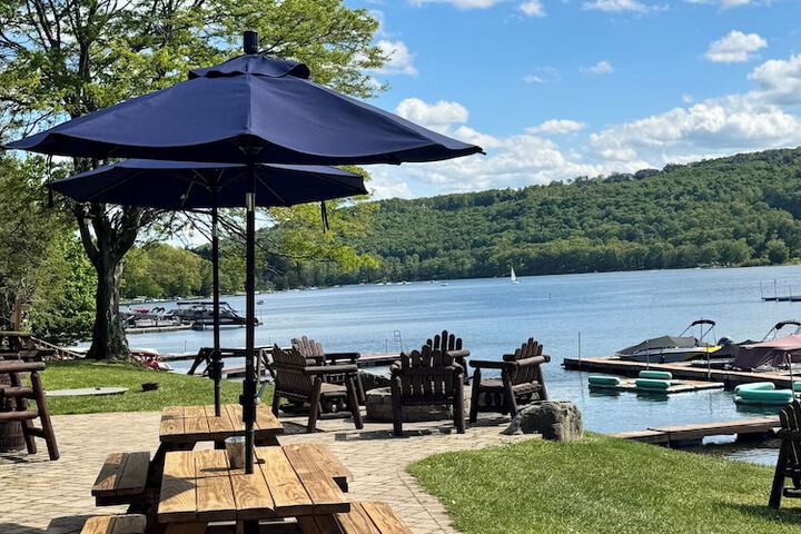 LakeFront Lodge