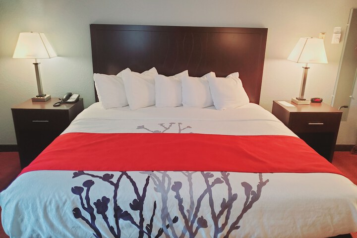 Blackstone Lodge & Suites