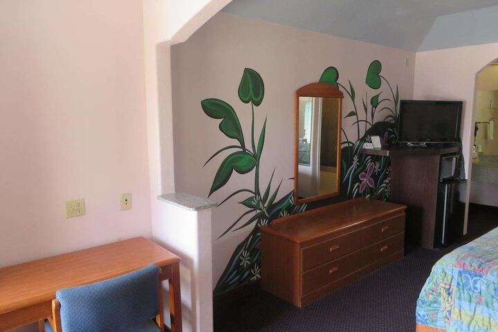 Room 8 of 11