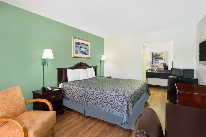Room 10 of 25