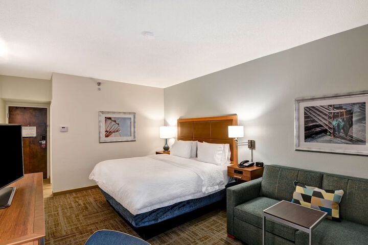Hampton Inn State College