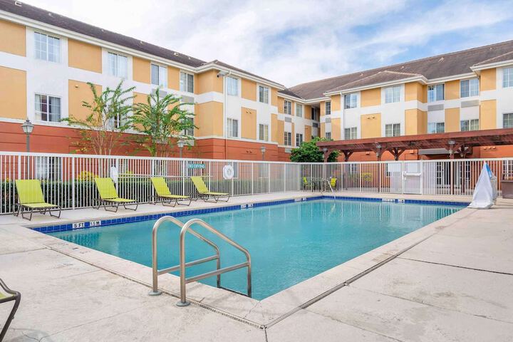 Pool 4 of 30
