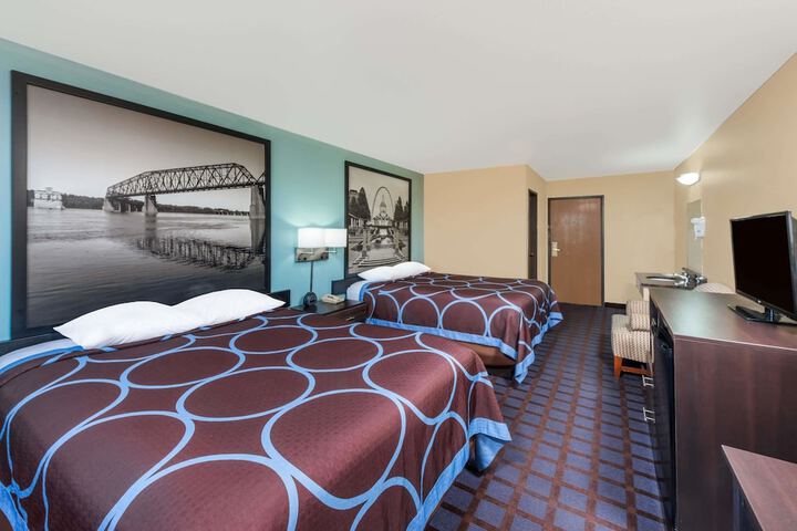 Room 9 of 15