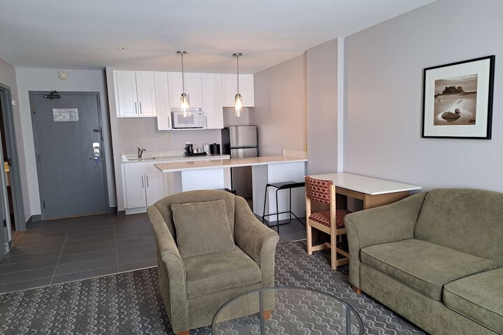 Room 32 of 66