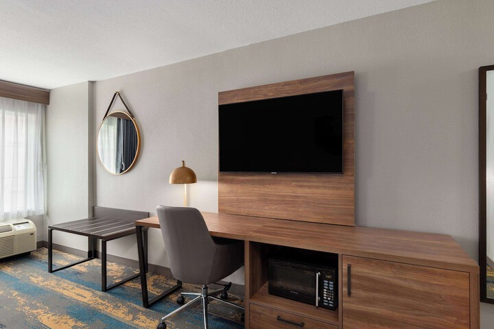 Room 18 of 32