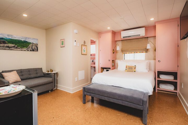 Room 60 of 102