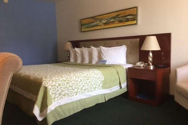Room 8 of 18