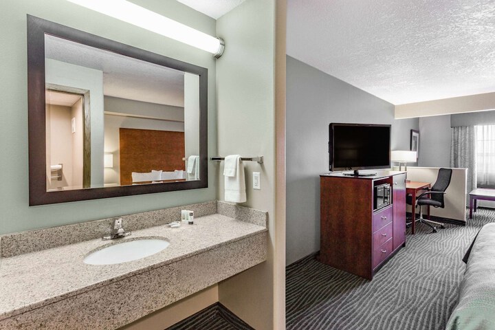 Room 25 of 47