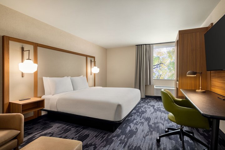 Room 25 of 32