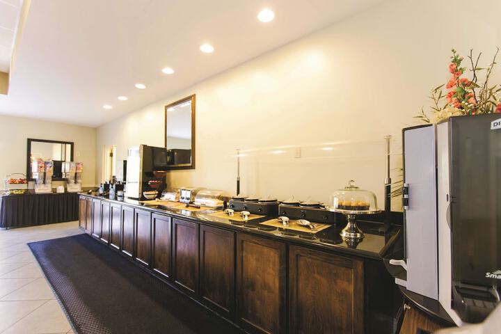 Breakfast/Coffee Service 74 of 78