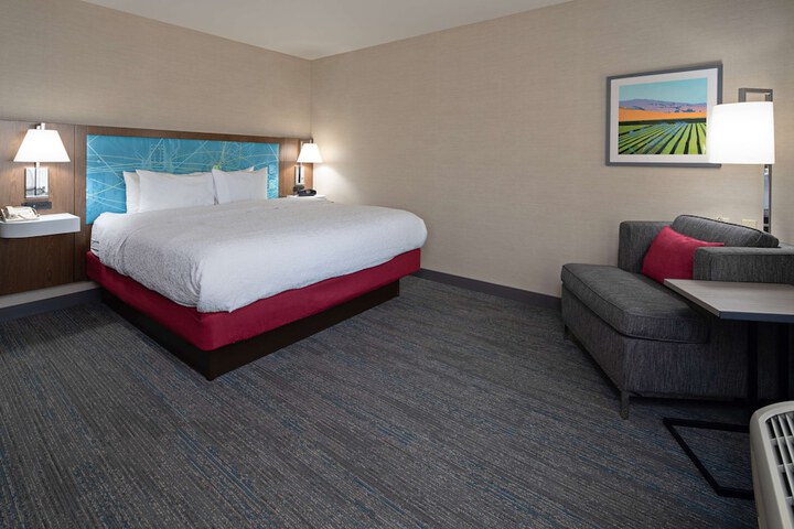 Room 9 of 32